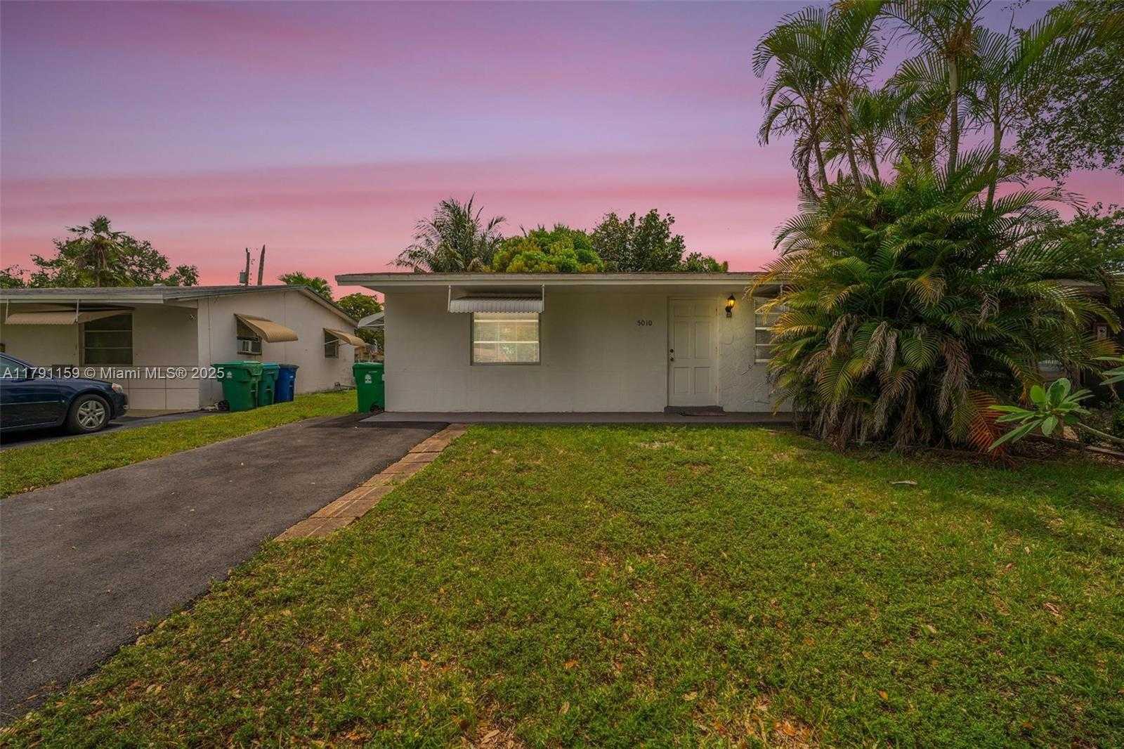 Small Image of 5010 SOUTH WEST 93RD AVE, Cooper City Number 2