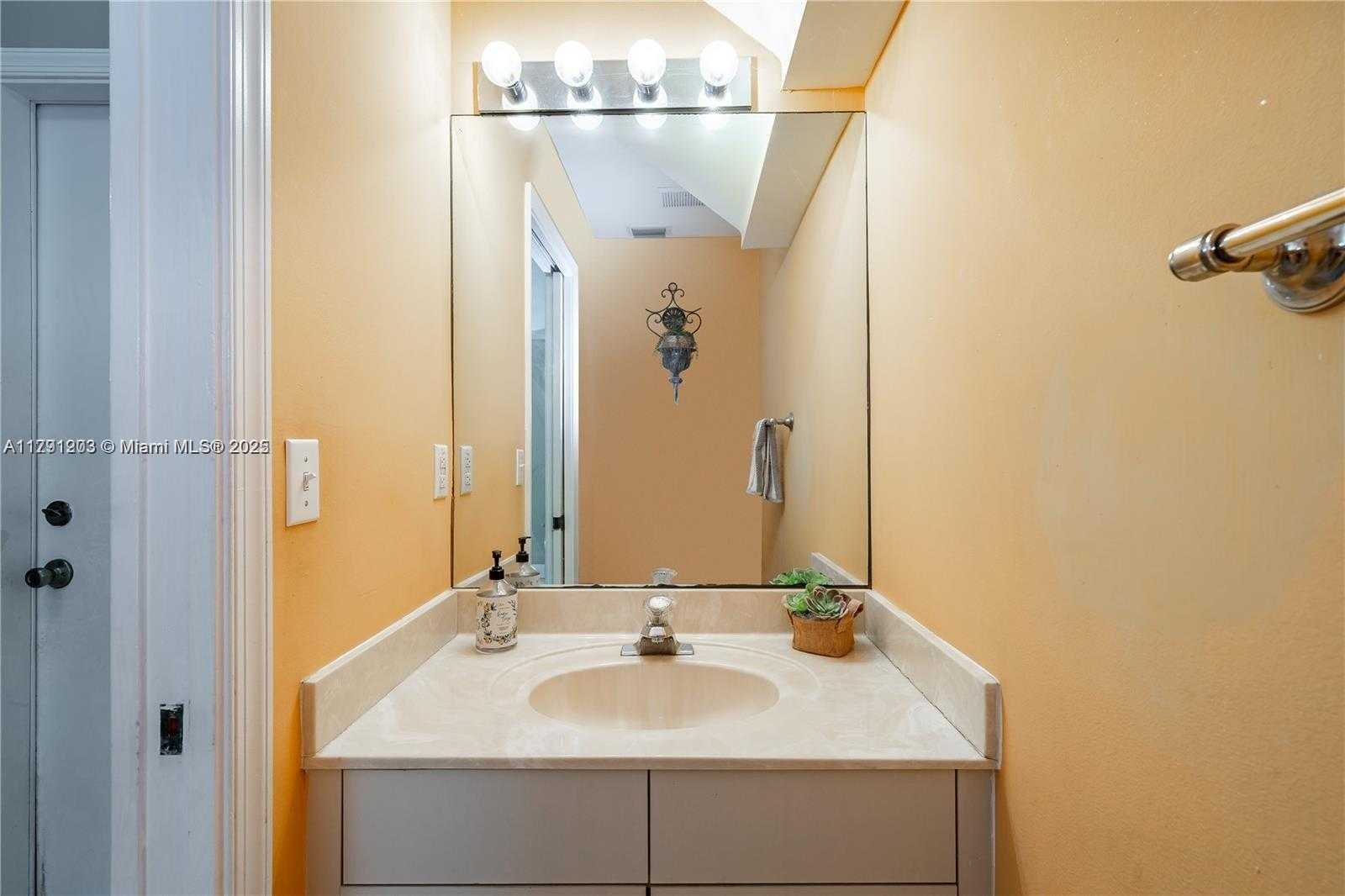 Small Image of 8021 STIRRUP CAY CT, Boynton Beach Number 10