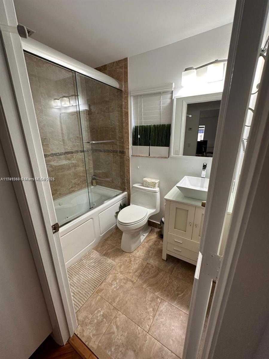 Small Image of 591 TALAVERA RD, Weston Number 12