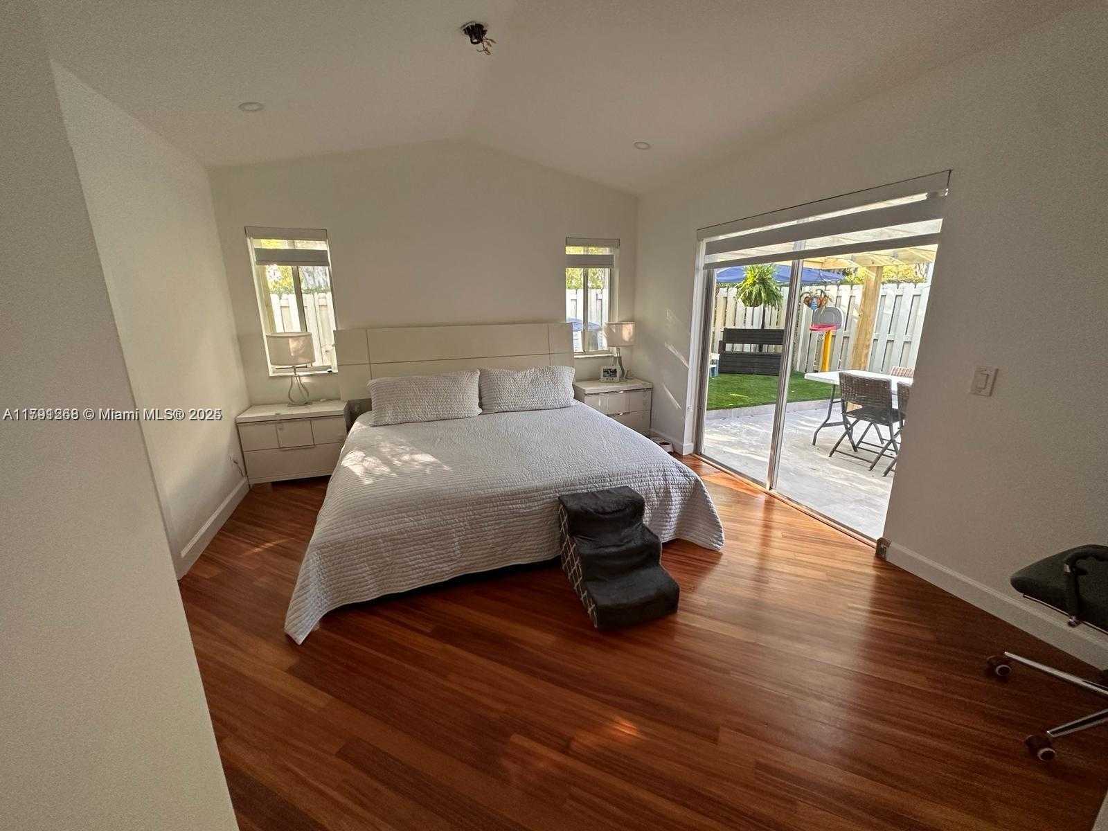 Small Image of 591 TALAVERA RD, Weston Number 14