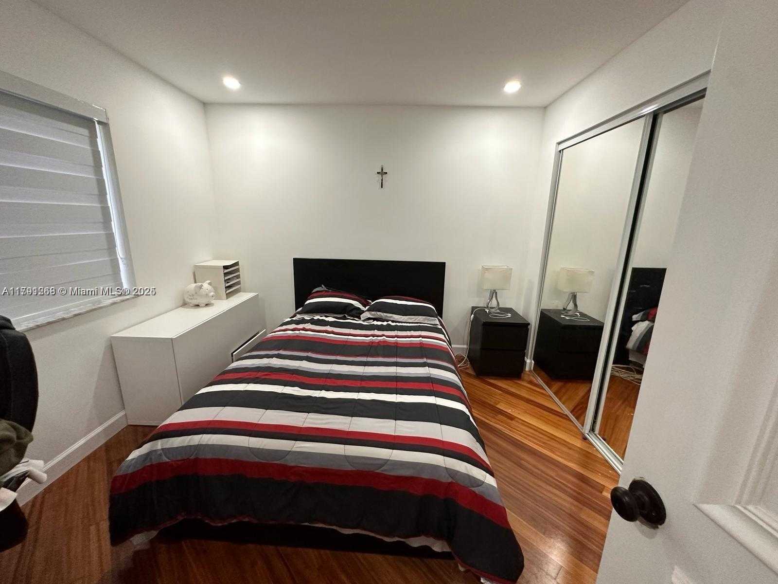 Small Image of 591 TALAVERA RD, Weston Number 15