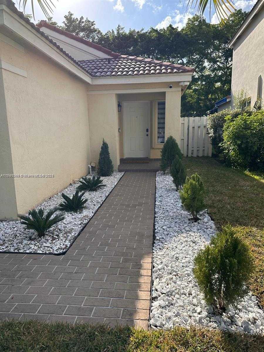 Small Image of 591 TALAVERA RD, Weston Number 2