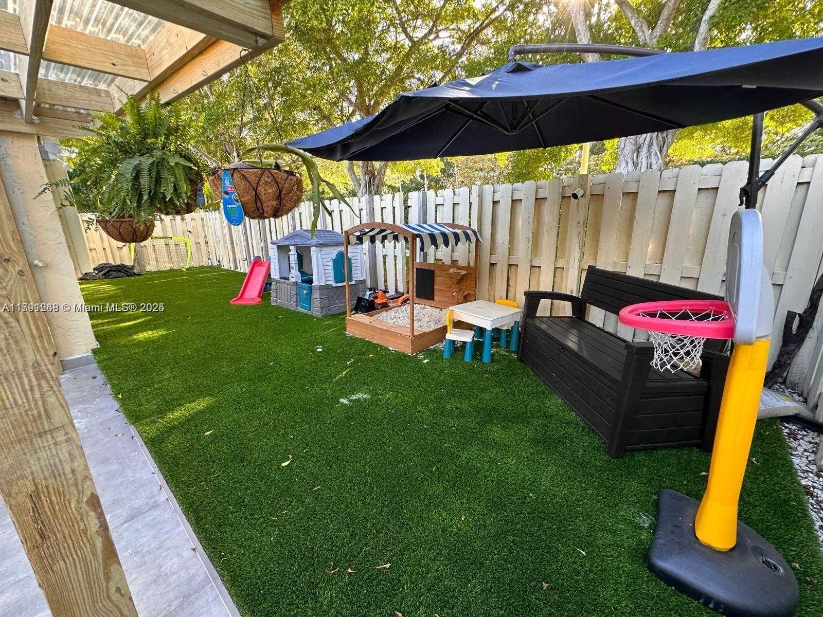 Small Image of 591 TALAVERA RD, Weston Number 23