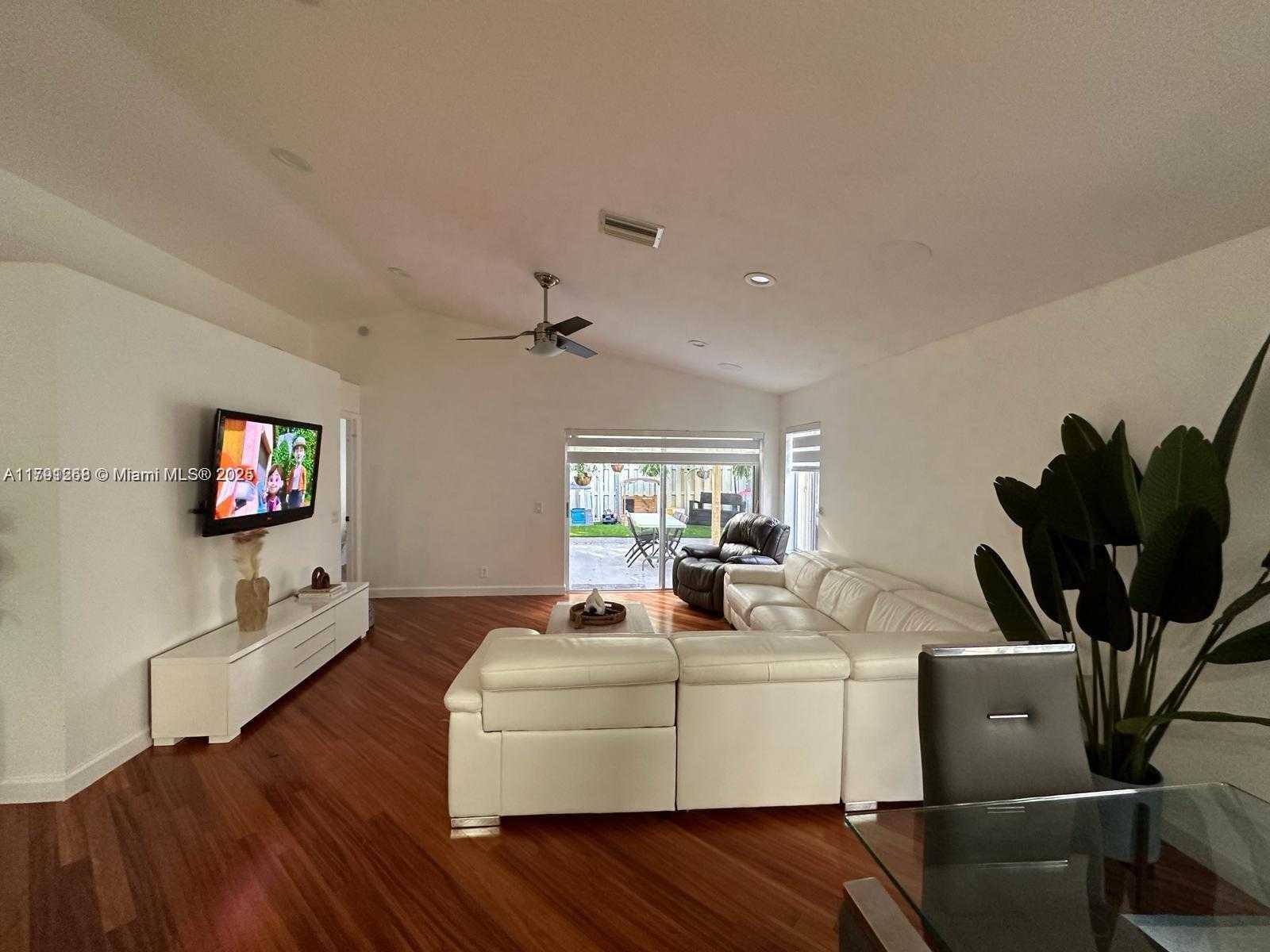 Small Image of 591 TALAVERA RD, Weston Number 5