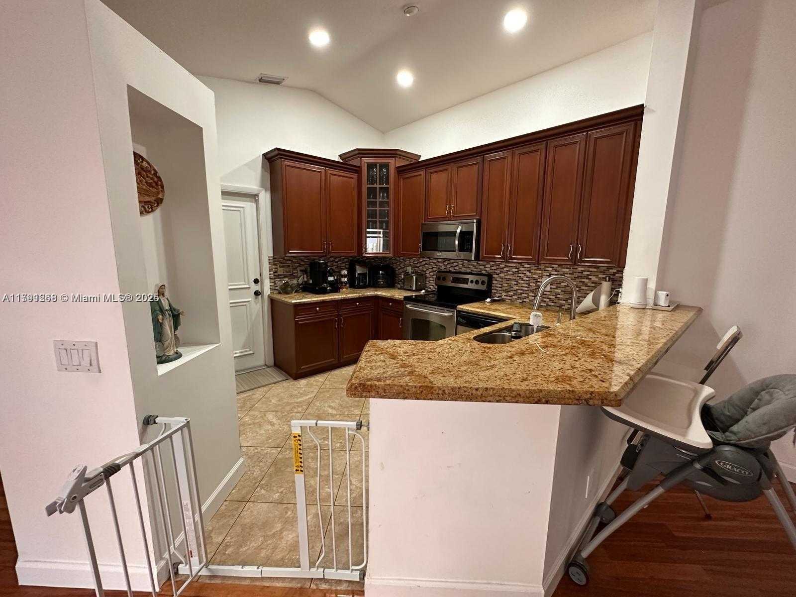 Small Image of 591 TALAVERA RD, Weston Number 7