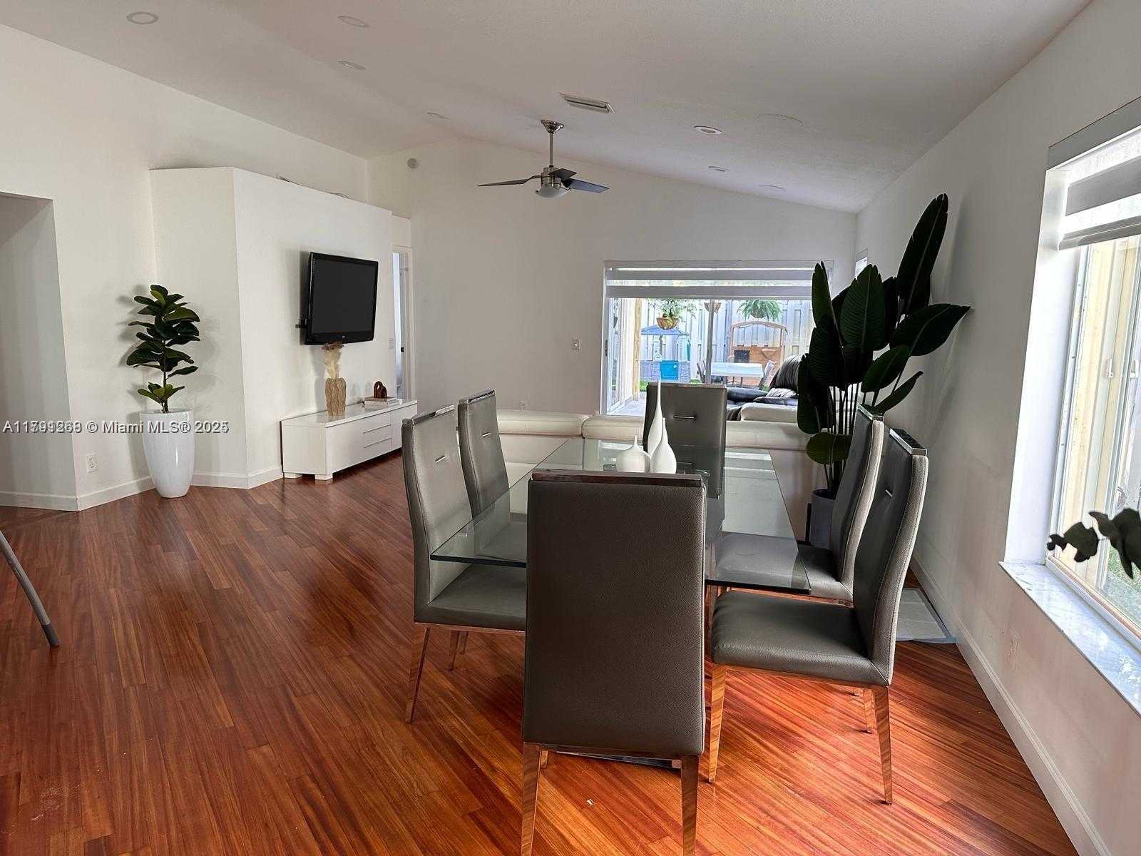 Small Image of 591 TALAVERA RD, Weston Number 9