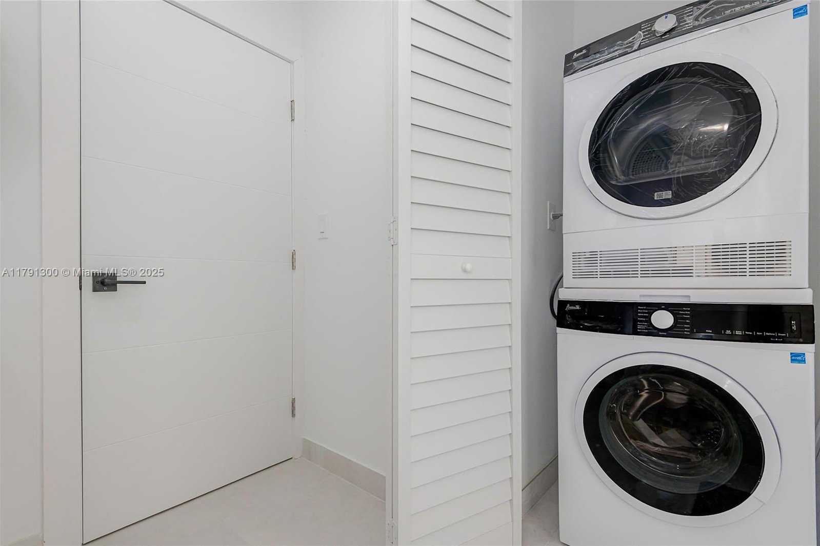 Small Image of 2005 SOUTH EAST 26TH TER, Fort Lauderdale Number 28