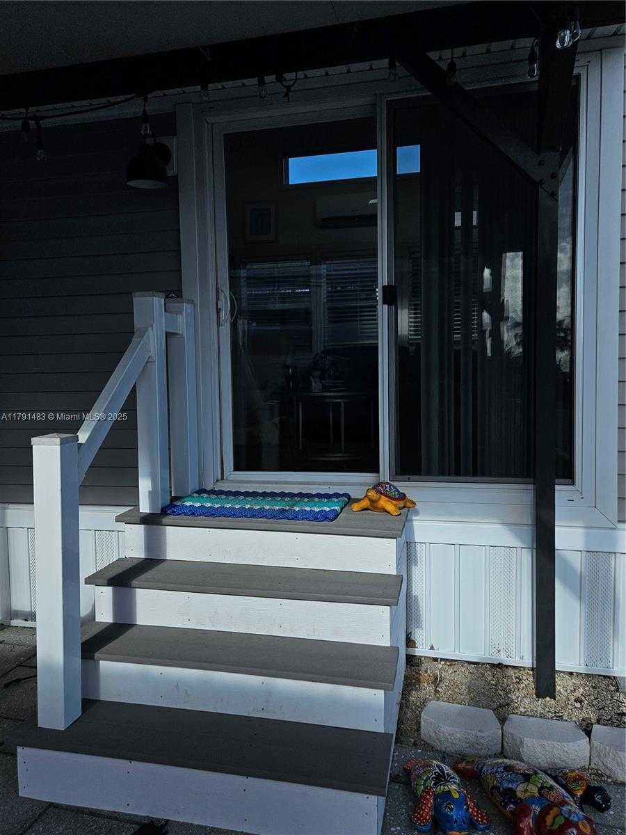 Small Image of 325 CALUSA STREET LOT 215, Key Largo Number 16