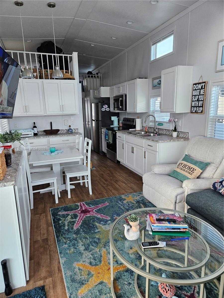 Small Image of 325 CALUSA STREET LOT 215, Key Largo Number 17