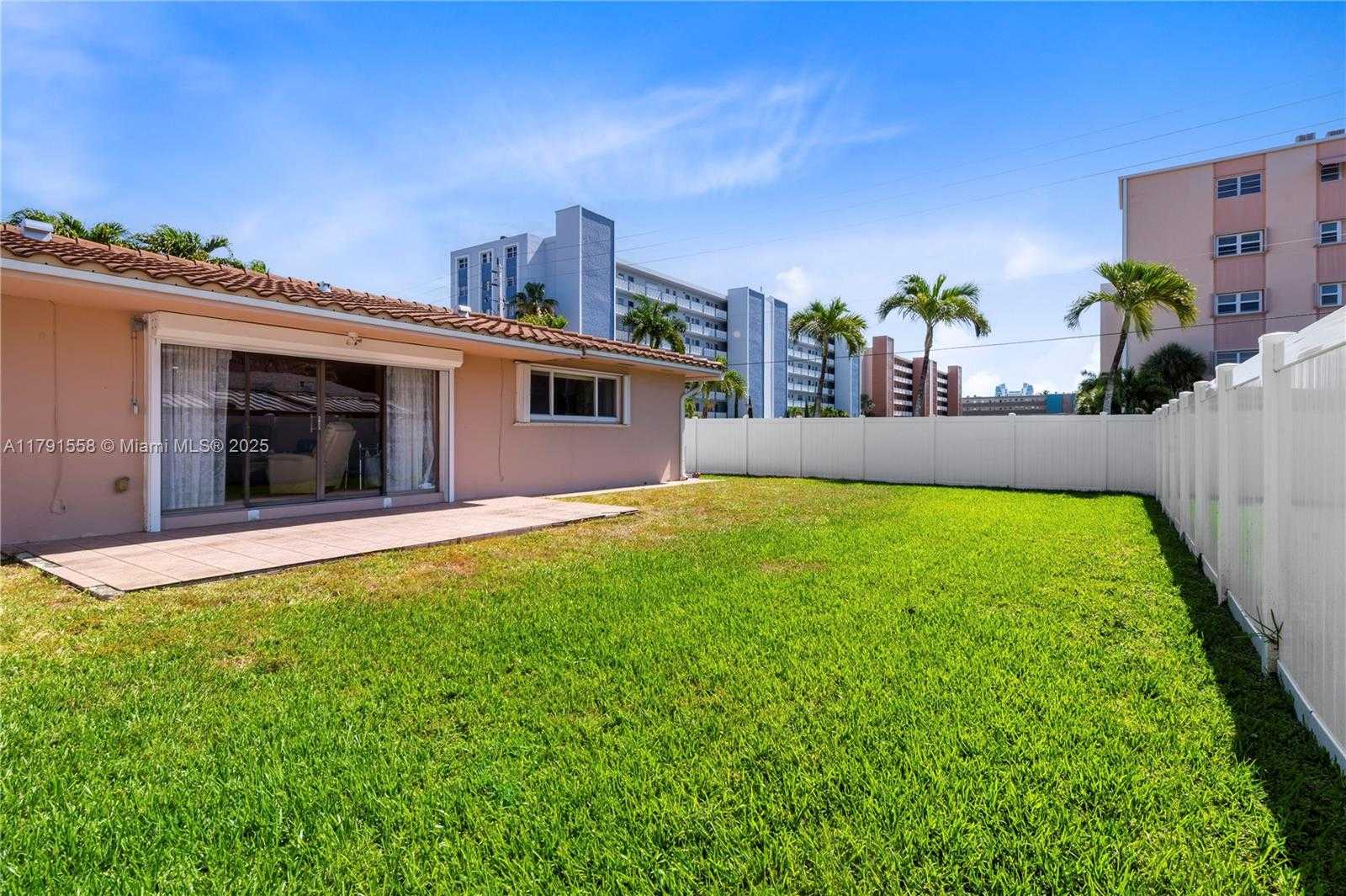 Small Image of 1124 NORTH EAST 3RD ST, Hallandale Beach Number 17