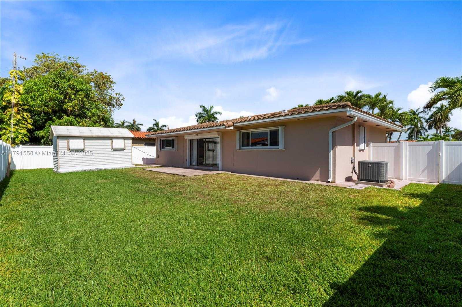 Small Image of 1124 NORTH EAST 3RD ST, Hallandale Beach Number 18