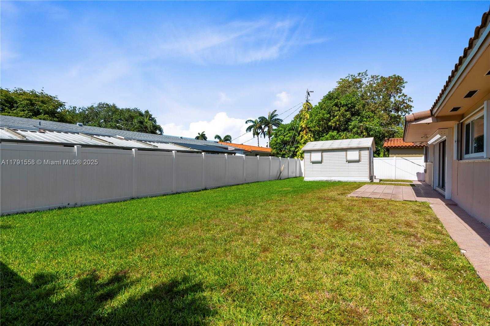 Small Image of 1124 NORTH EAST 3RD ST, Hallandale Beach Number 19