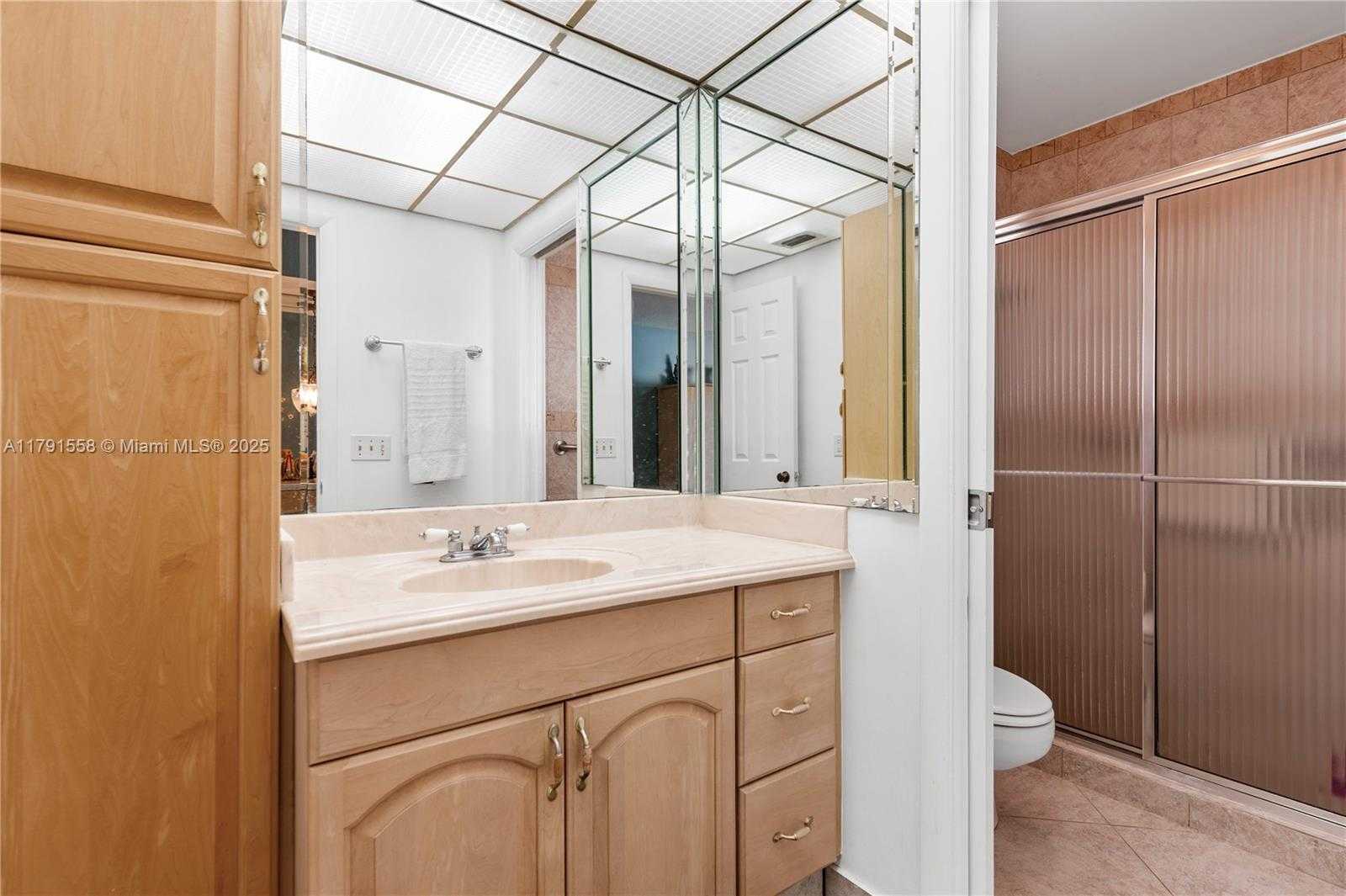 Small Image of 1124 NORTH EAST 3RD ST, Hallandale Beach Number 3