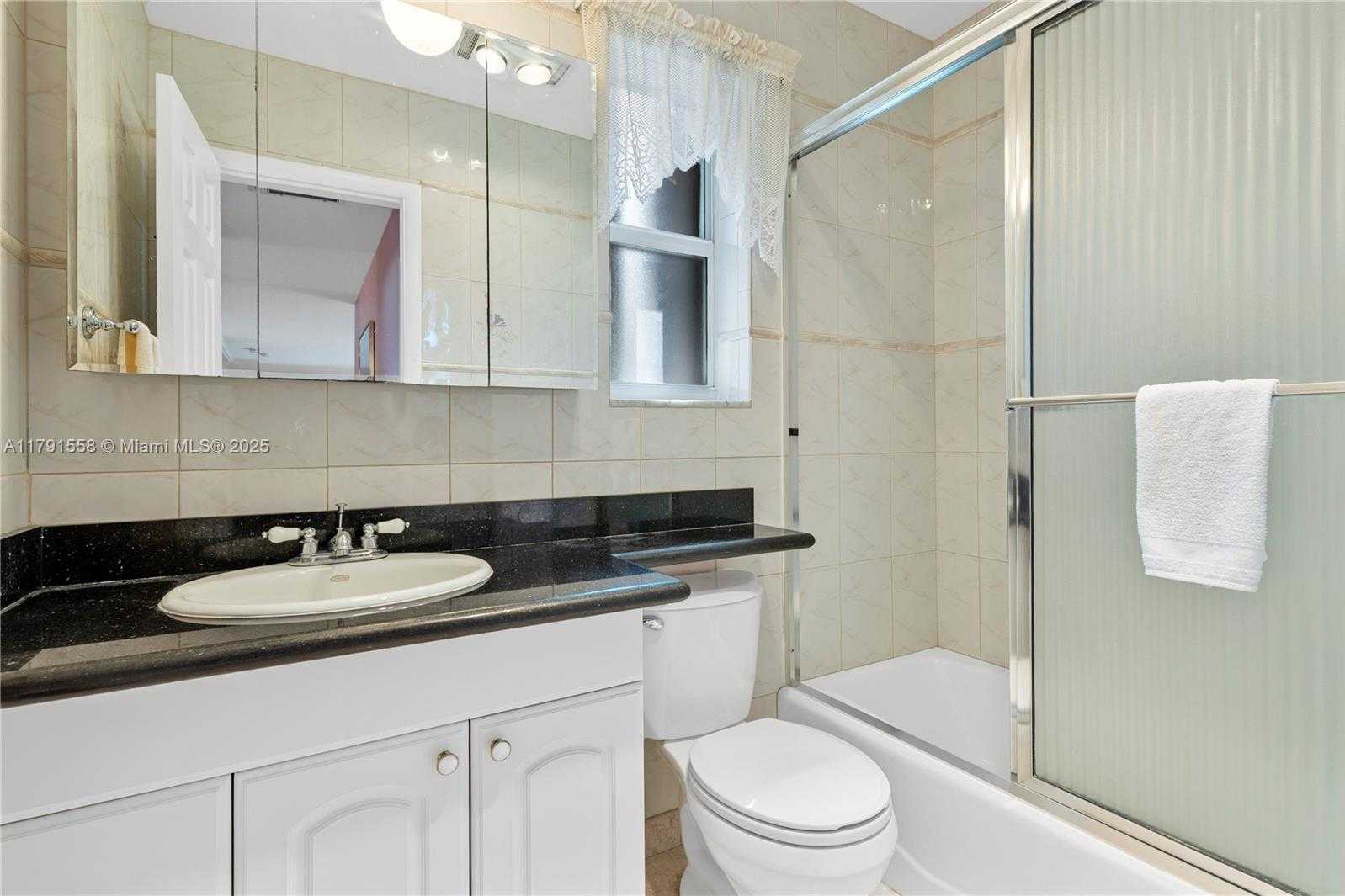 Small Image of 1124 NORTH EAST 3RD ST, Hallandale Beach Number 5