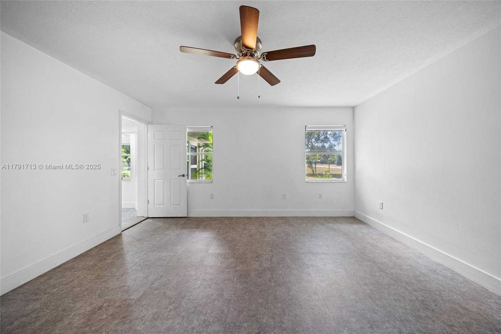 Small Image of 100 OAK KNOLLS CIRCLE, Sebring Number 14