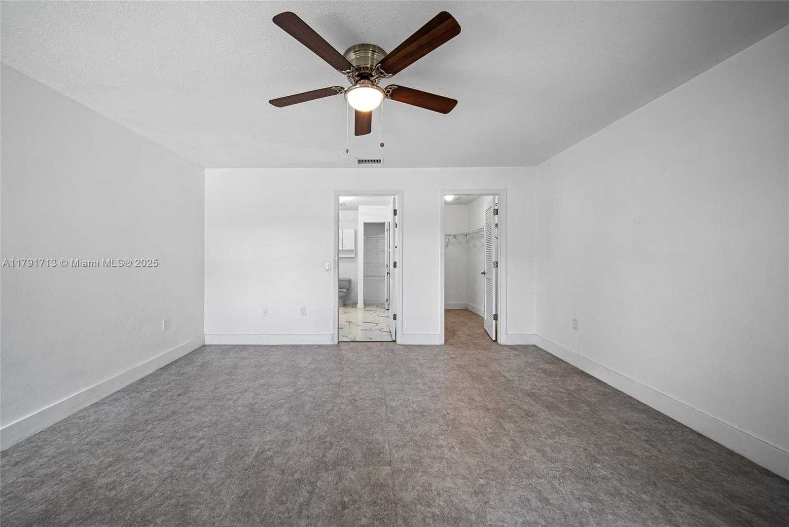 Small Image of 100 OAK KNOLLS CIRCLE, Sebring Number 15