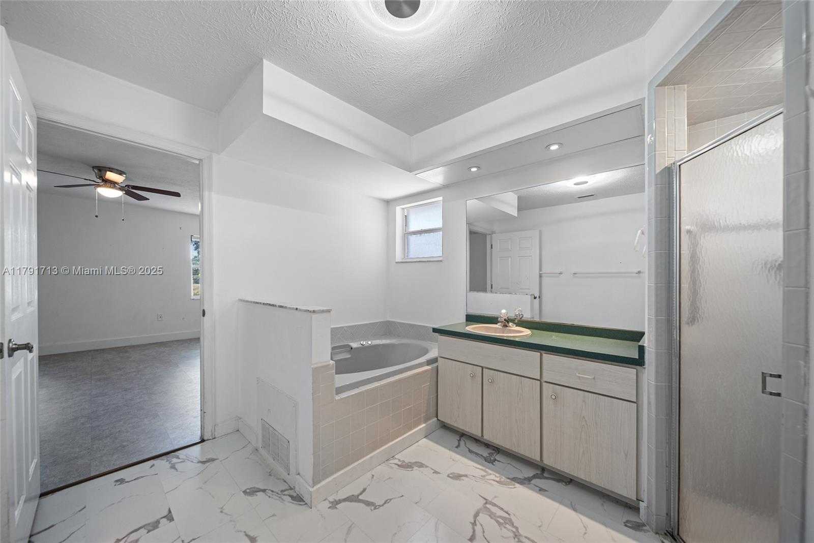 Small Image of 100 OAK KNOLLS CIRCLE, Sebring Number 17