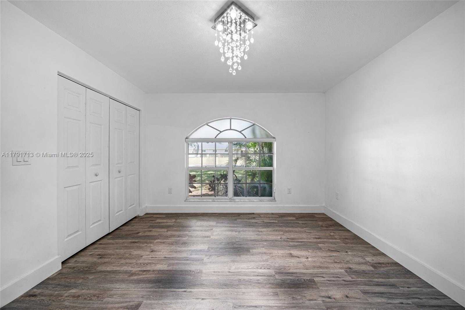 Small Image of 100 OAK KNOLLS CIRCLE, Sebring Number 19