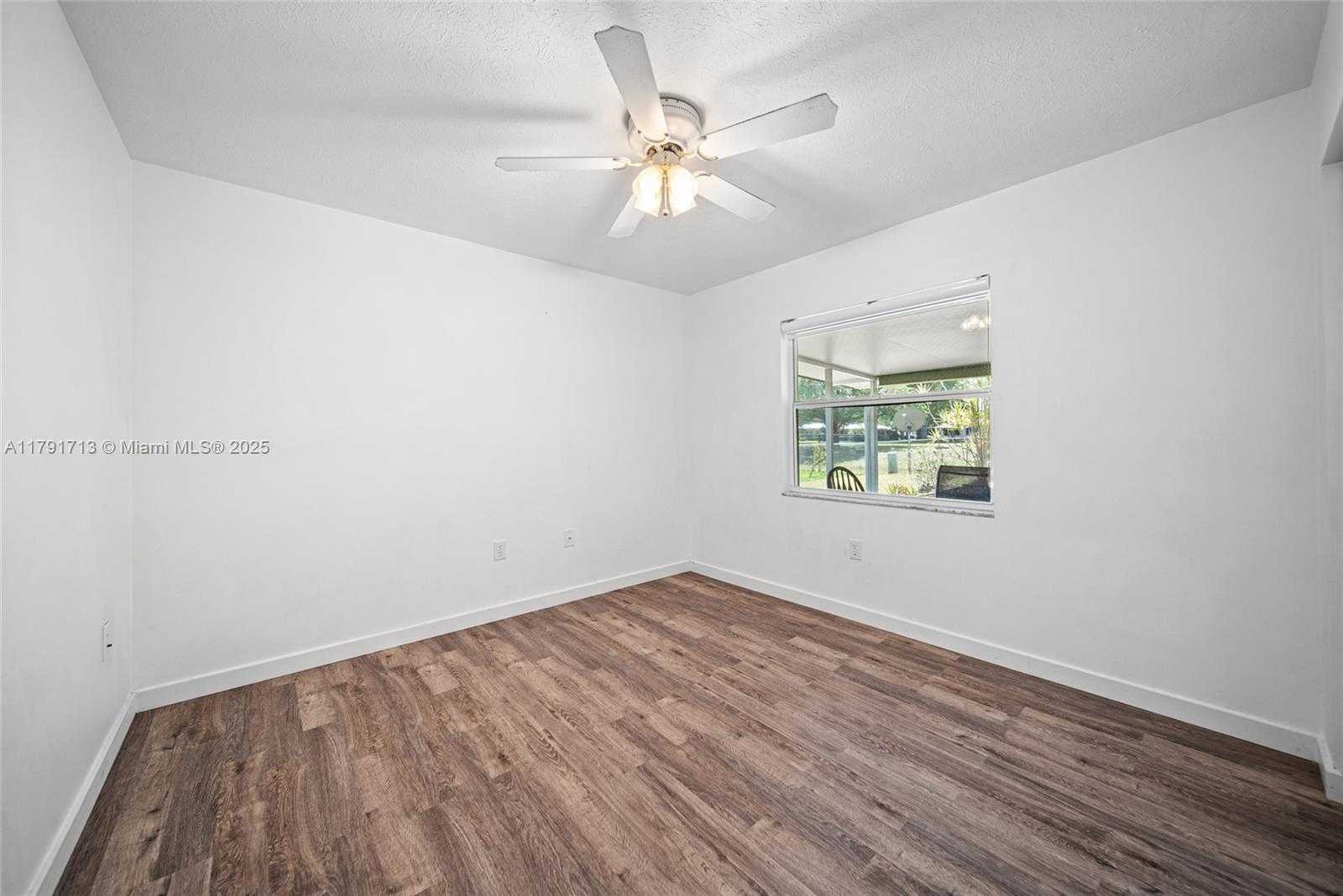 Small Image of 100 OAK KNOLLS CIRCLE, Sebring Number 21