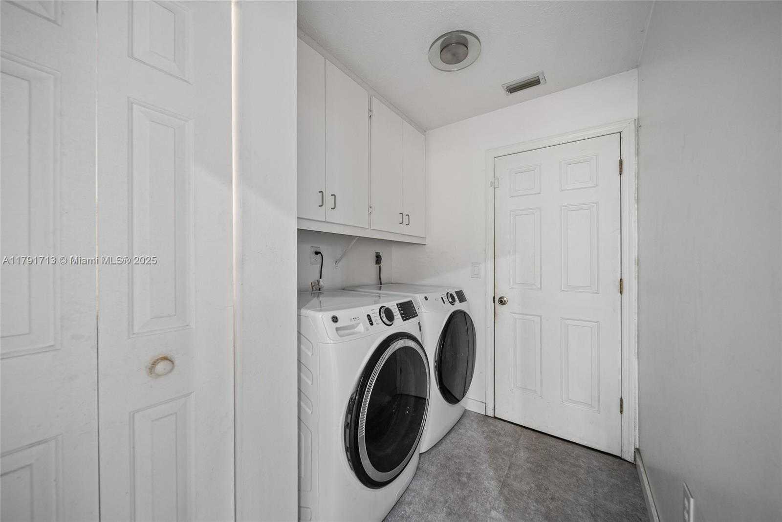 Small Image of 100 OAK KNOLLS CIRCLE, Sebring Number 22