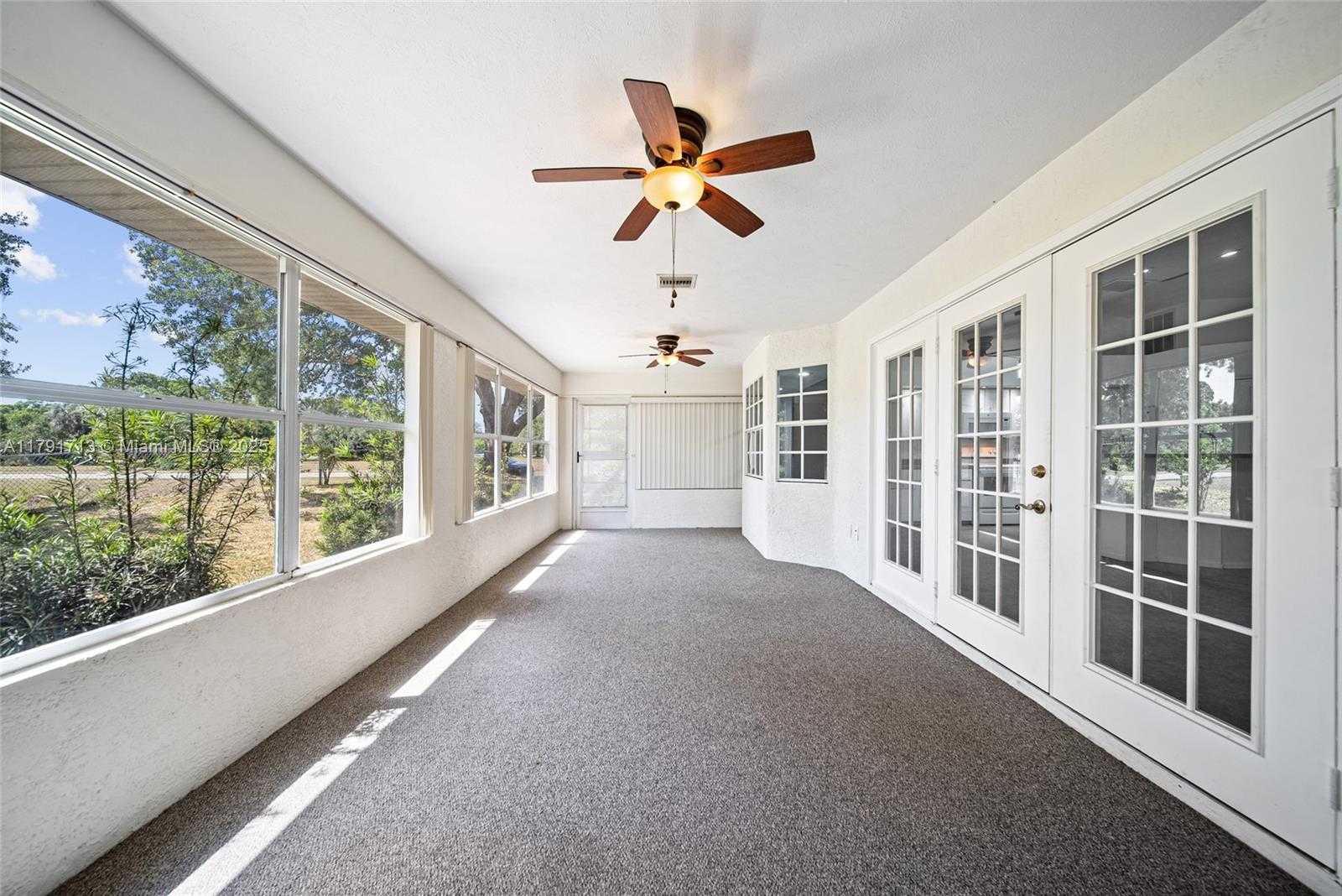 Small Image of 100 OAK KNOLLS CIRCLE, Sebring Number 23