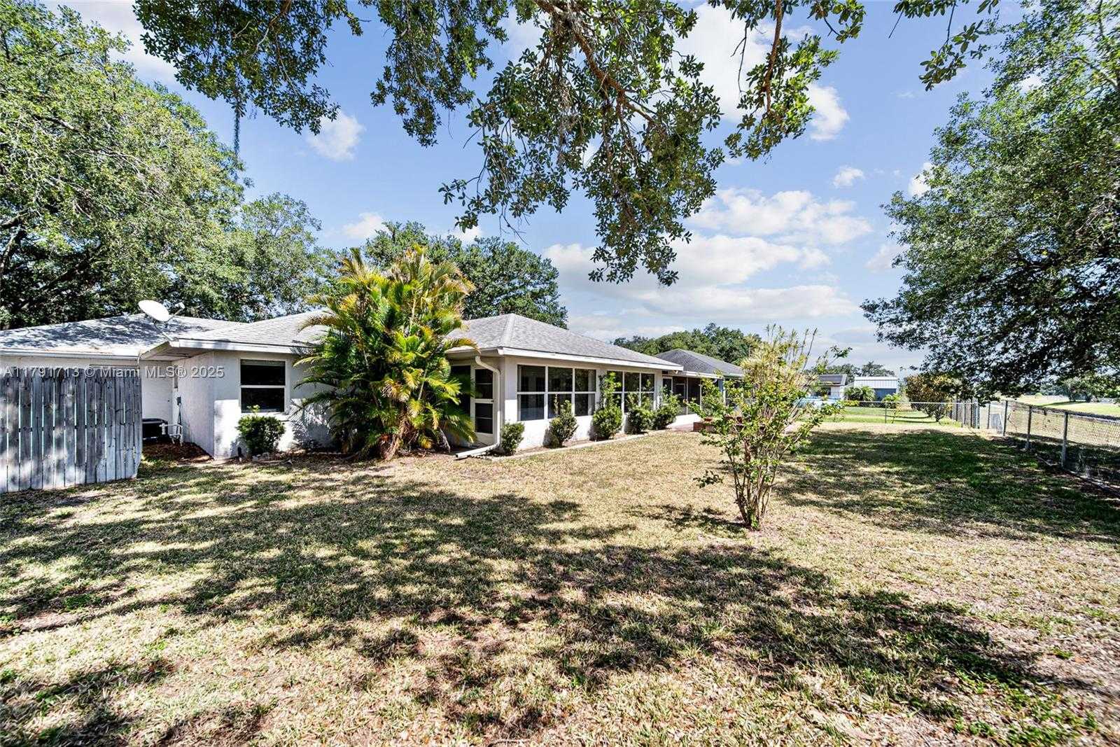 Small Image of 100 OAK KNOLLS CIRCLE, Sebring Number 29