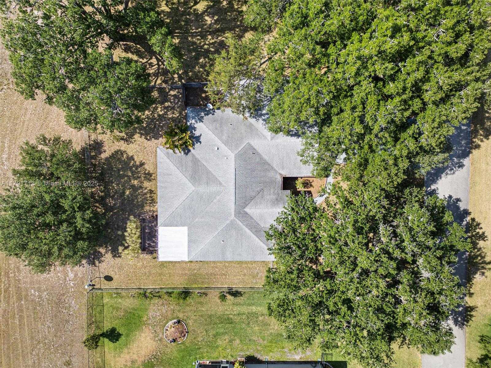 Small Image of 100 OAK KNOLLS CIRCLE, Sebring Number 35
