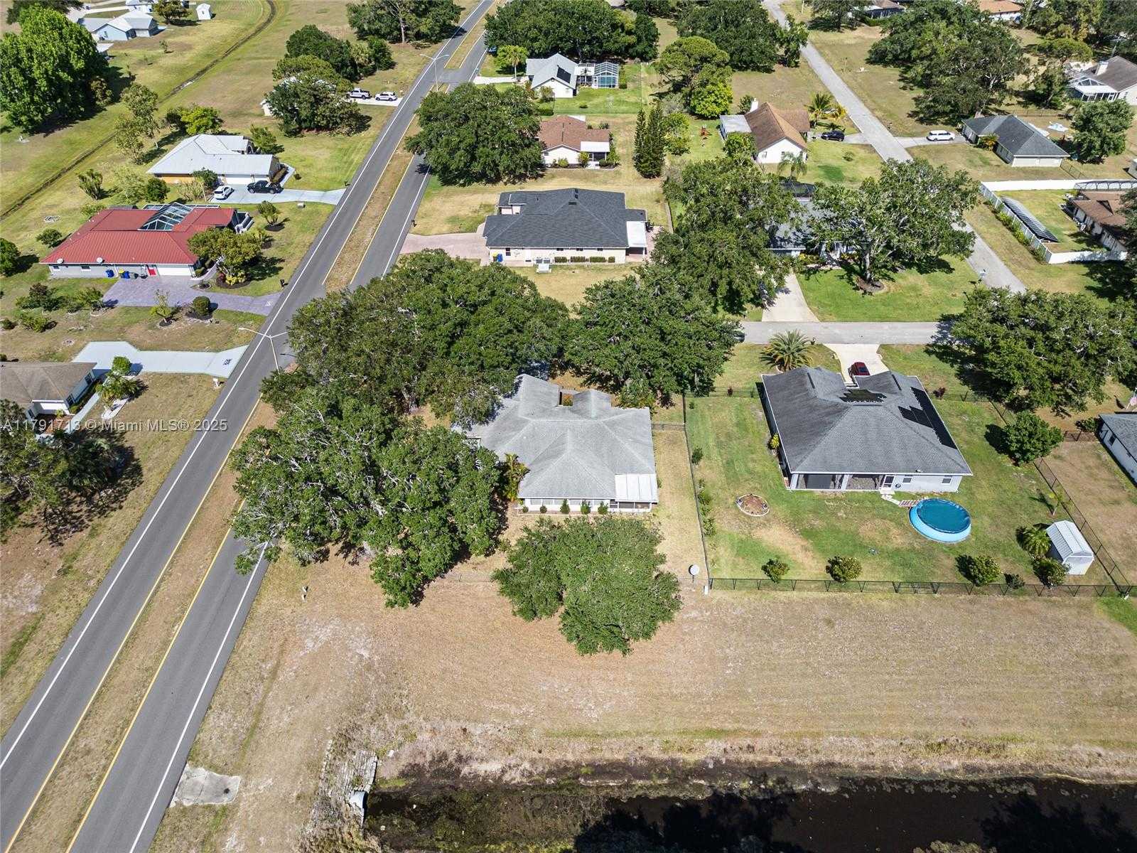 Small Image of 100 OAK KNOLLS CIRCLE, Sebring Number 36