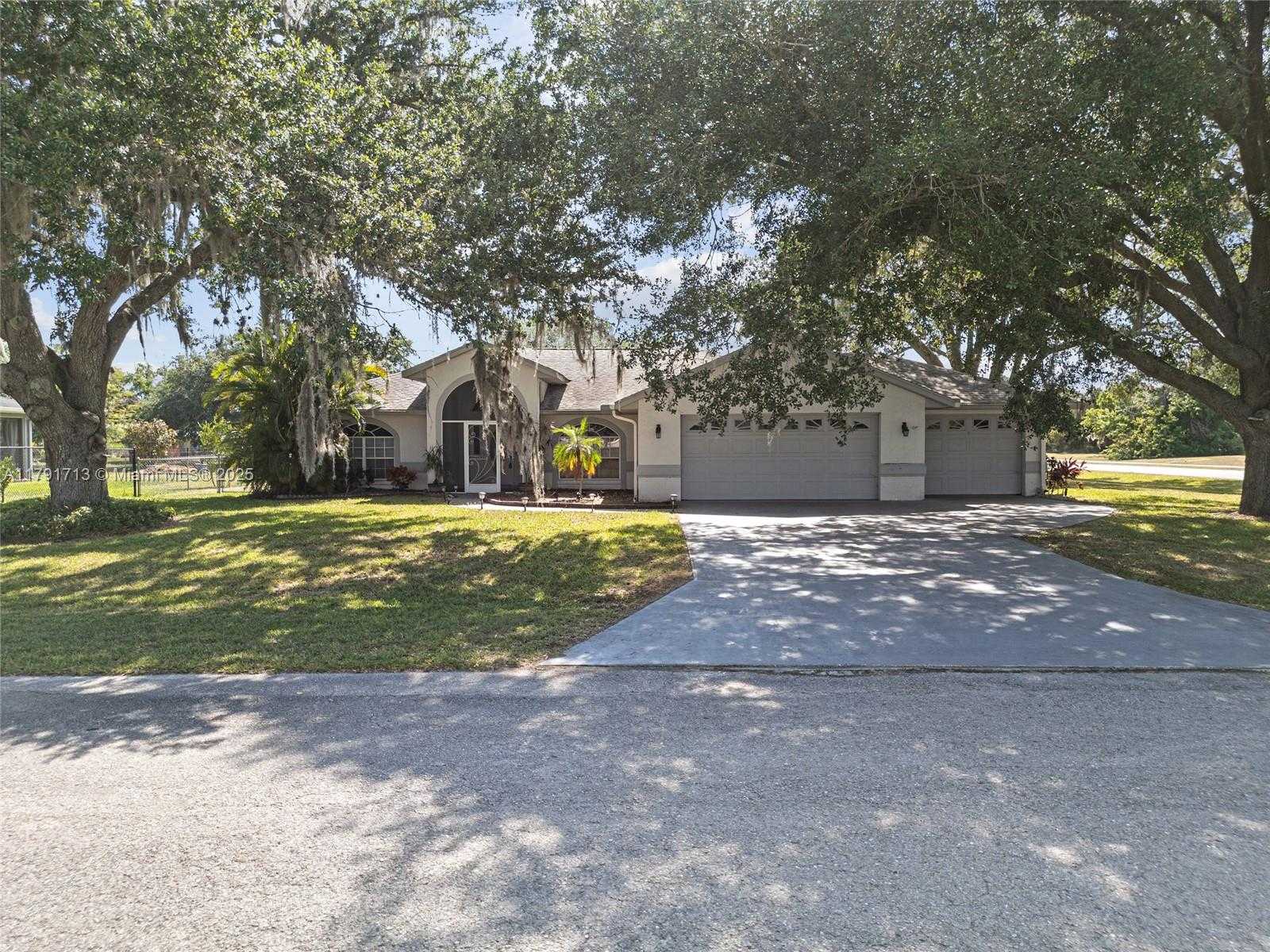 Small Image of 100 OAK KNOLLS CIRCLE, Sebring Number 37