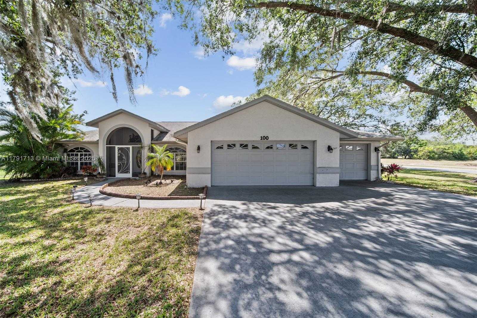 Small Image of 100 OAK KNOLLS CIRCLE, Sebring Number 38