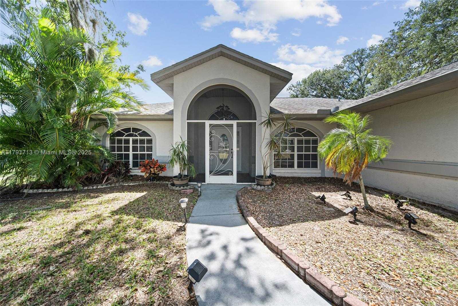 Small Image of 100 OAK KNOLLS CIRCLE, Sebring Number 4