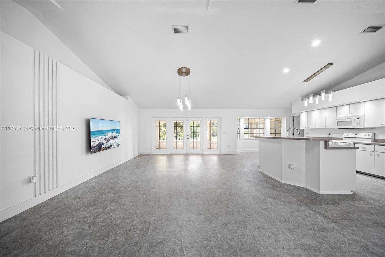 Small Image of 100 OAK KNOLLS CIRCLE, Sebring Number 7