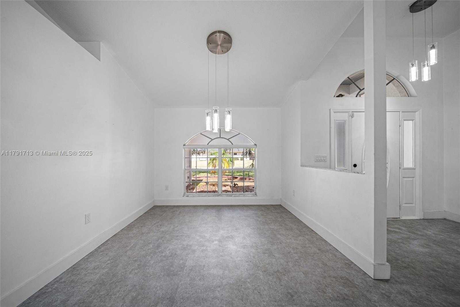 Small Image of 100 OAK KNOLLS CIRCLE, Sebring Number 8