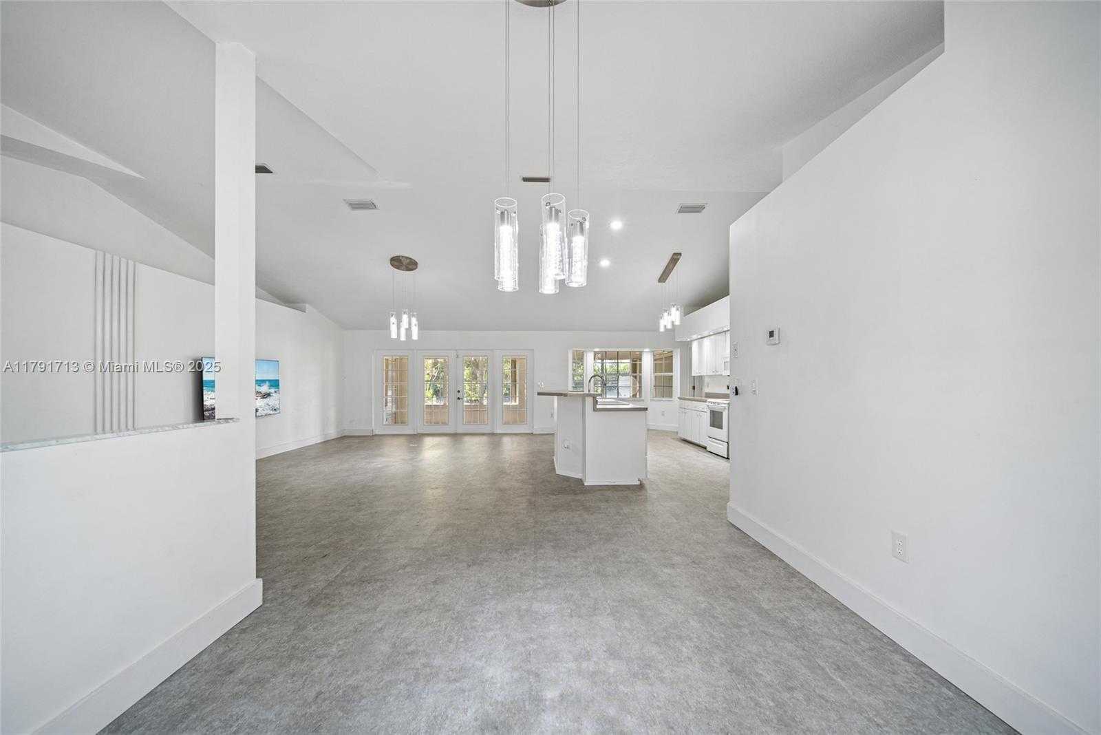 Small Image of 100 OAK KNOLLS CIRCLE, Sebring Number 9