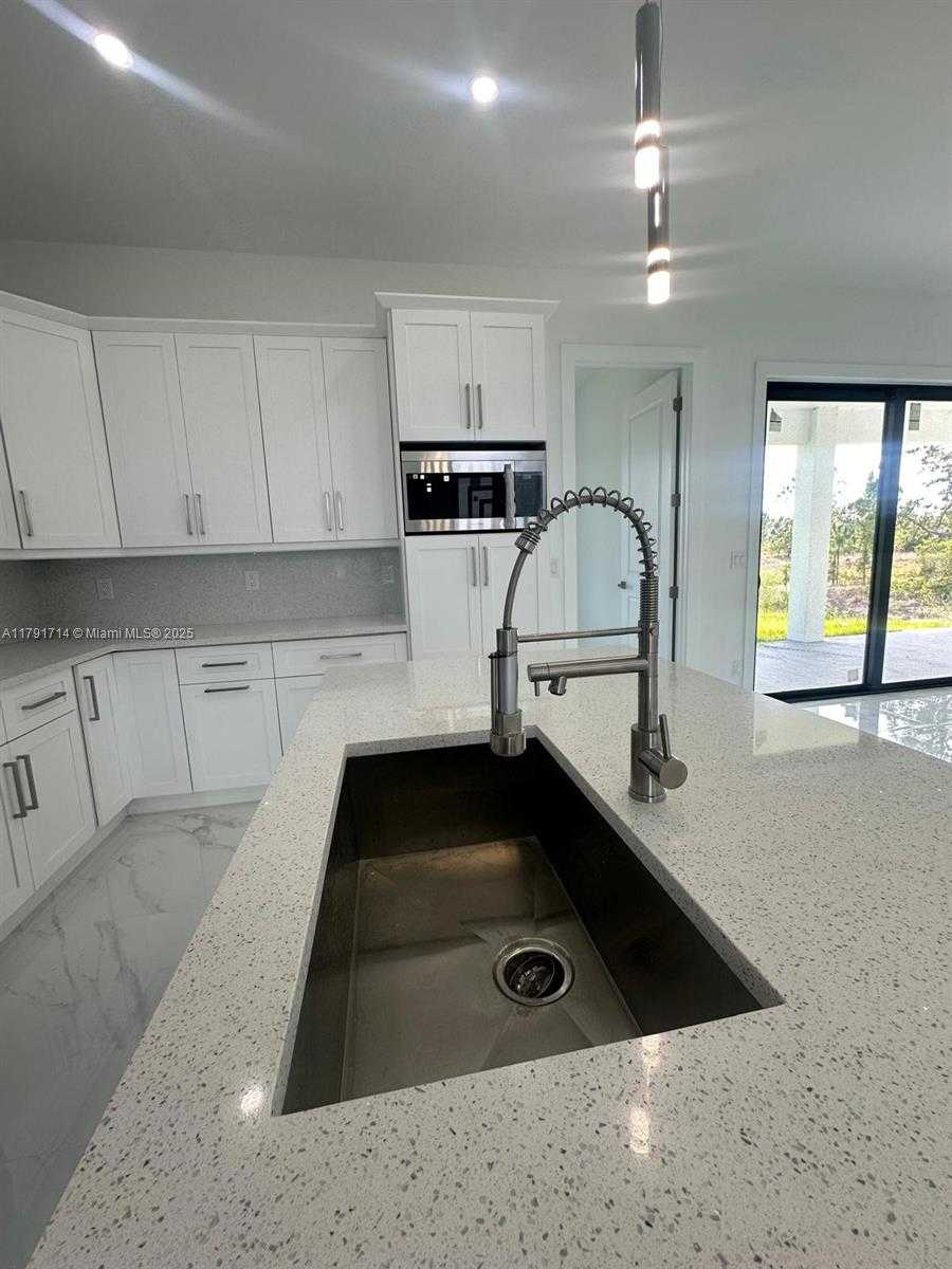 Small Image of 1022 CANDLELIGTH ST, Lehigh Acres Number 12