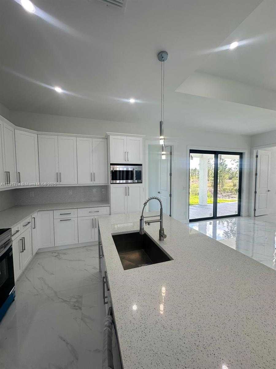 Small Image of 1022 CANDLELIGTH ST, Lehigh Acres Number 14