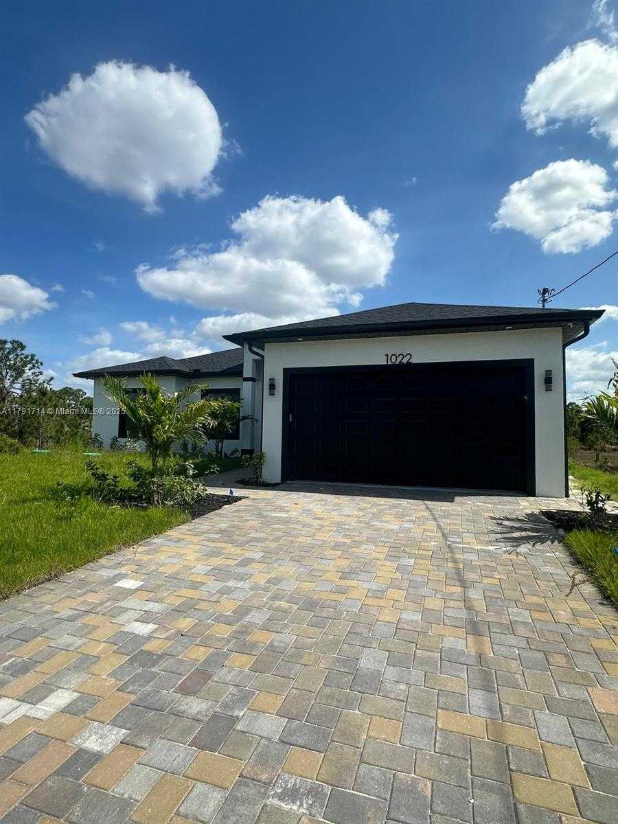 Small Image of 1022 CANDLELIGTH ST, Lehigh Acres Number 2