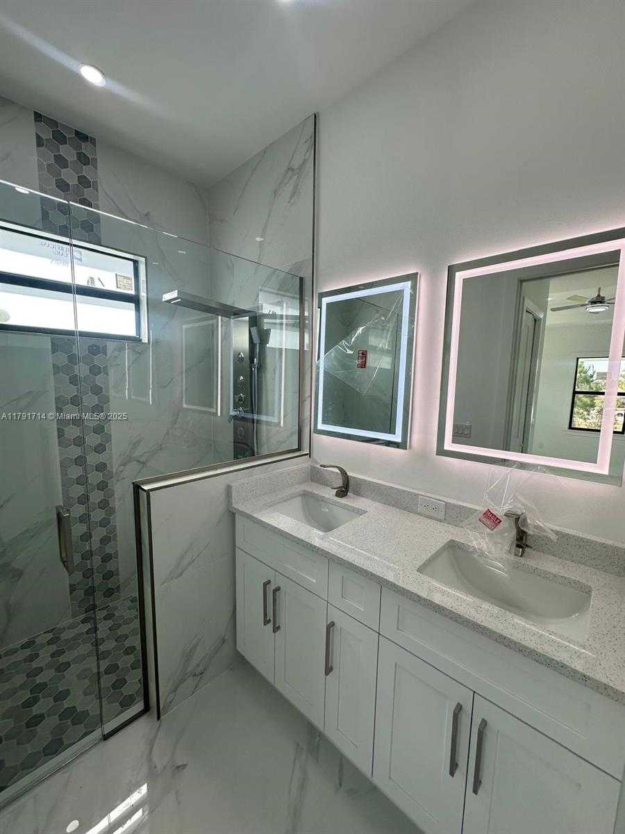 Small Image of 1022 CANDLELIGTH ST, Lehigh Acres Number 22