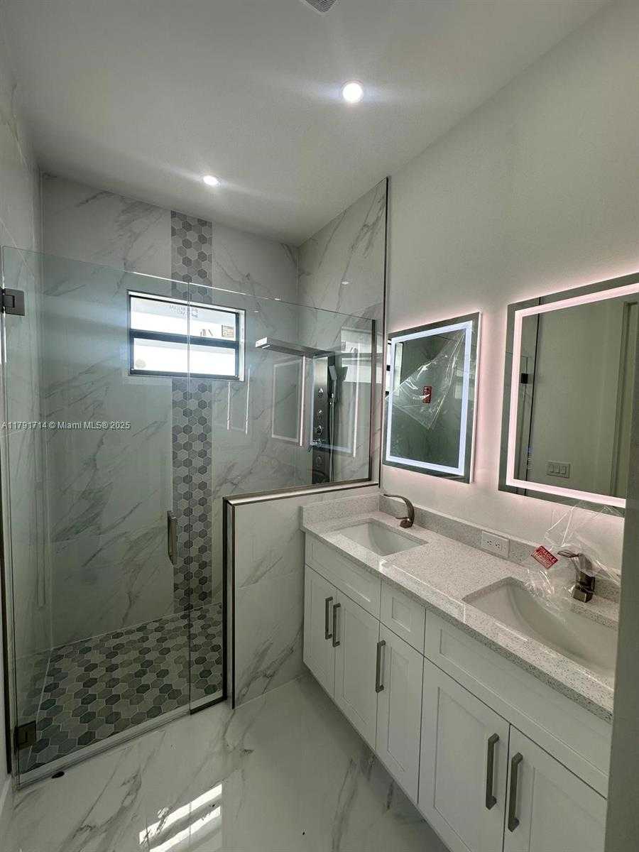 Small Image of 1022 CANDLELIGTH ST, Lehigh Acres Number 24