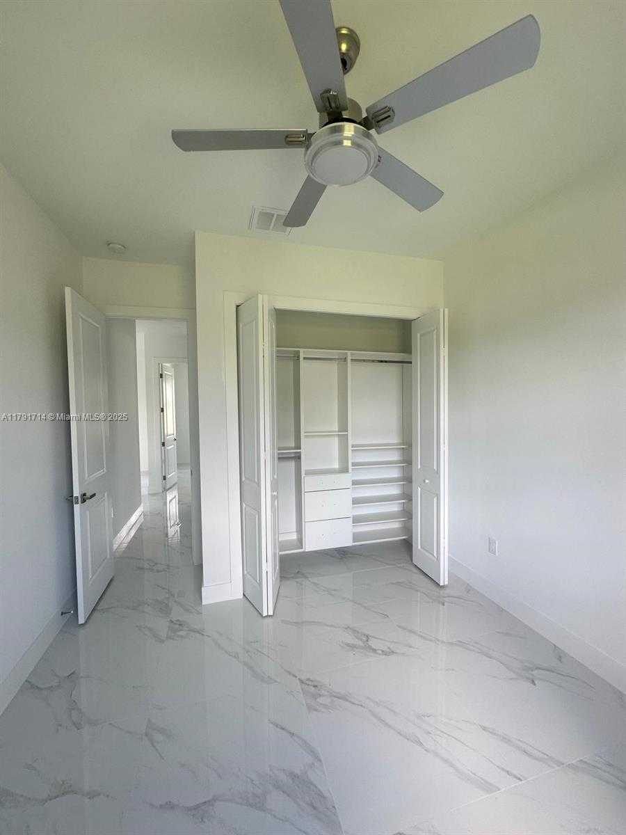 Small Image of 1022 CANDLELIGTH ST, Lehigh Acres Number 26