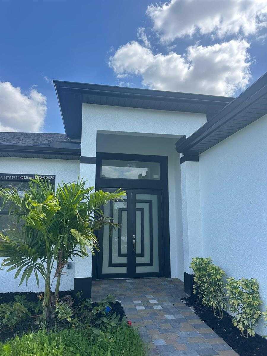 Small Image of 1022 CANDLELIGTH ST, Lehigh Acres Number 3