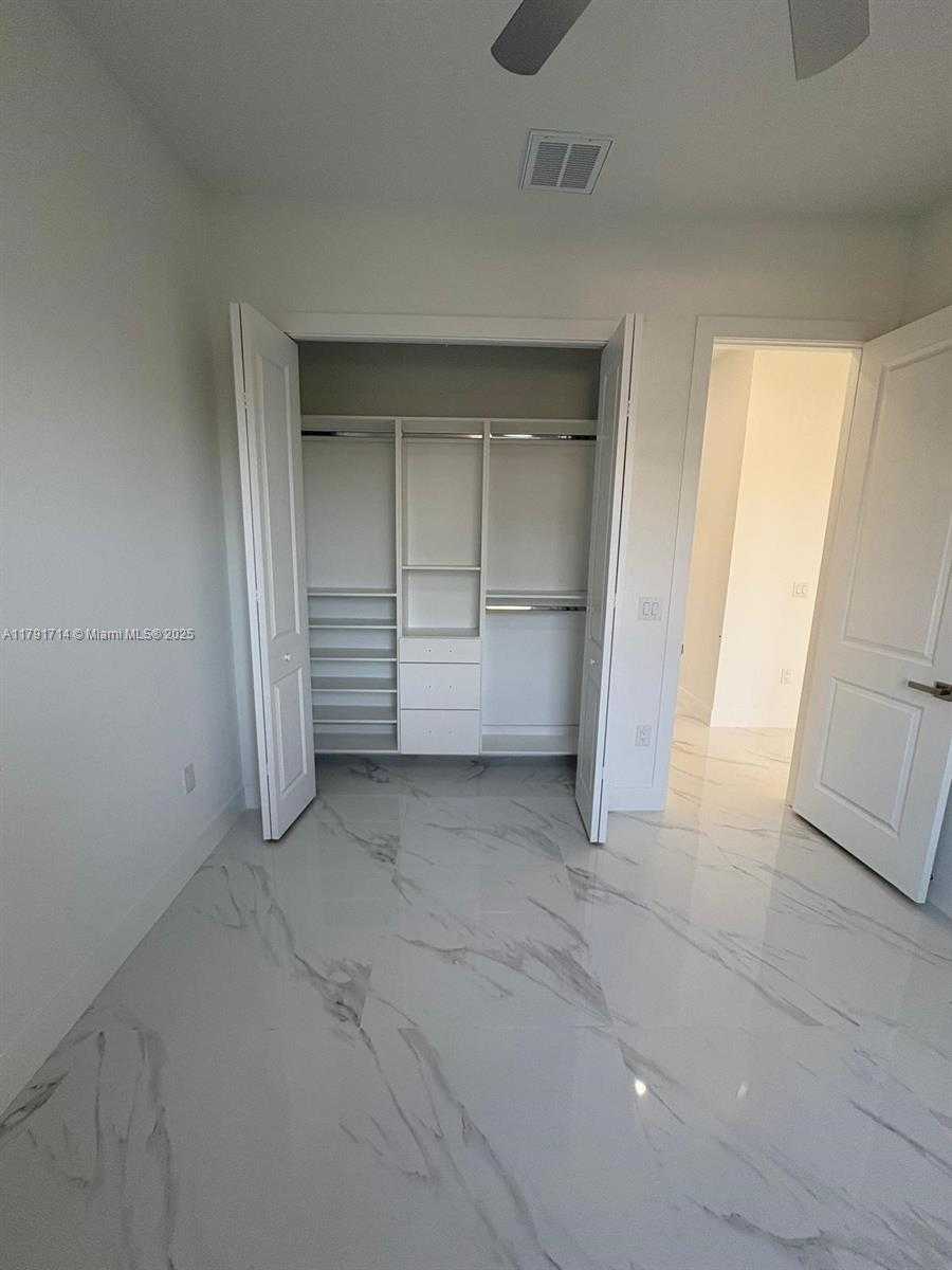 Small Image of 1022 CANDLELIGTH ST, Lehigh Acres Number 31