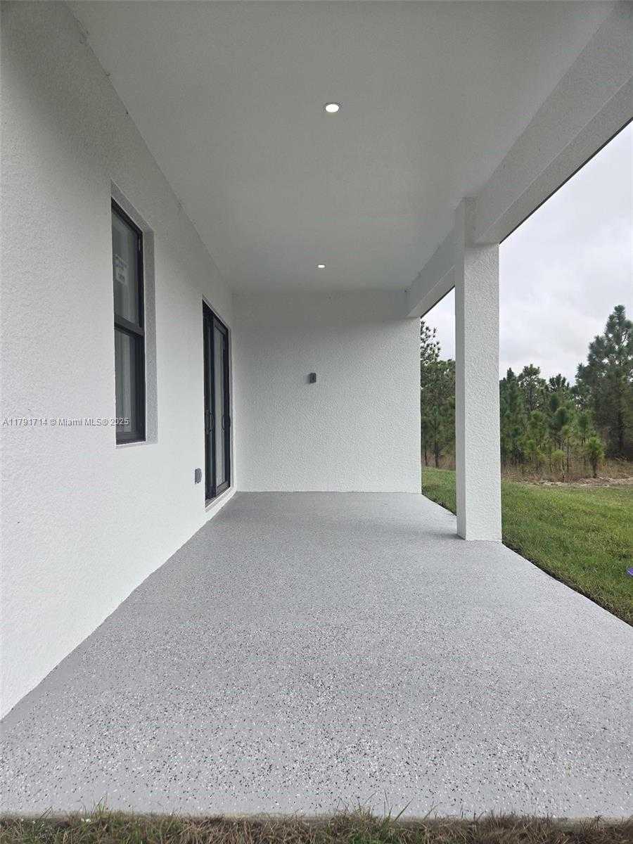 Small Image of 1022 CANDLELIGTH ST, Lehigh Acres Number 34