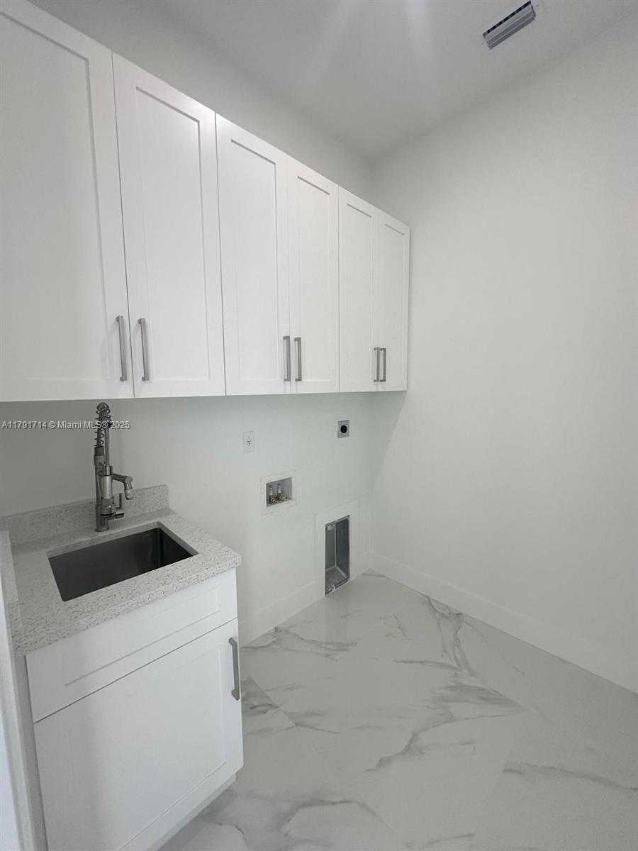 Small Image of 1022 CANDLELIGTH ST, Lehigh Acres Number 36
