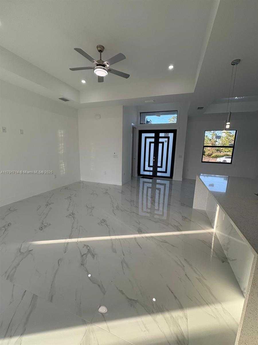 Small Image of 1022 CANDLELIGTH ST, Lehigh Acres Number 6