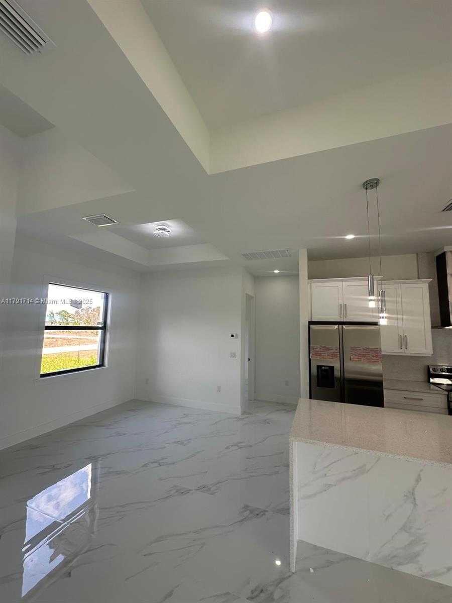Small Image of 1022 CANDLELIGTH ST, Lehigh Acres Number 7