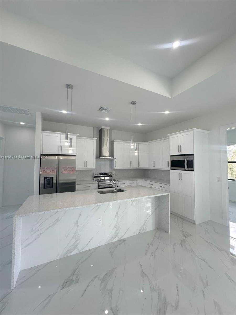 Small Image of 1022 CANDLELIGTH ST, Lehigh Acres Number 8