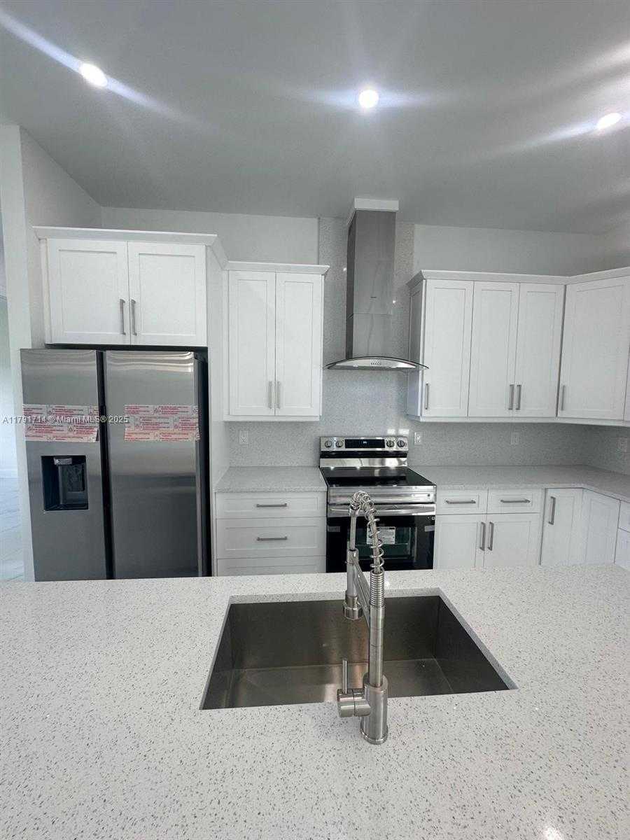 Small Image of 1022 CANDLELIGTH ST, Lehigh Acres Number 9