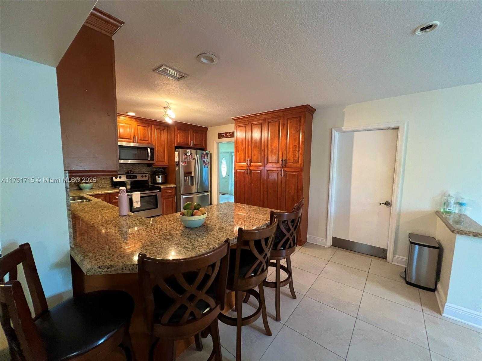 Small Image of 14051 SOUTH WEST 15TH CT, Davie Number 10