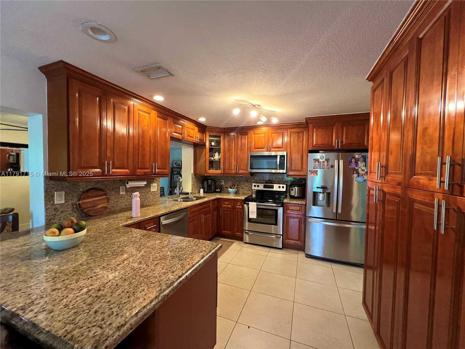 Small Image of 14051 SOUTH WEST 15TH CT, Davie Number 13